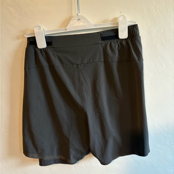 🩶 Lululemon Pace Breaker Shorts in Gray 🩶 - Picture 3 of 4